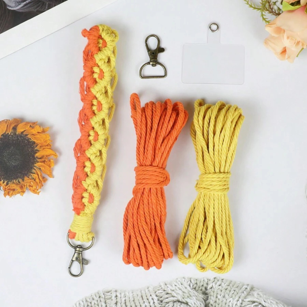 Набор макраме Петля для рукоделия и вязания плетеного брелока и ключей 22х3 см Оранжевый с желтым Набор макраме Петля для рукоделия и вязания плетеного брелока и ключей 22х3 см Оранжевый с желтым