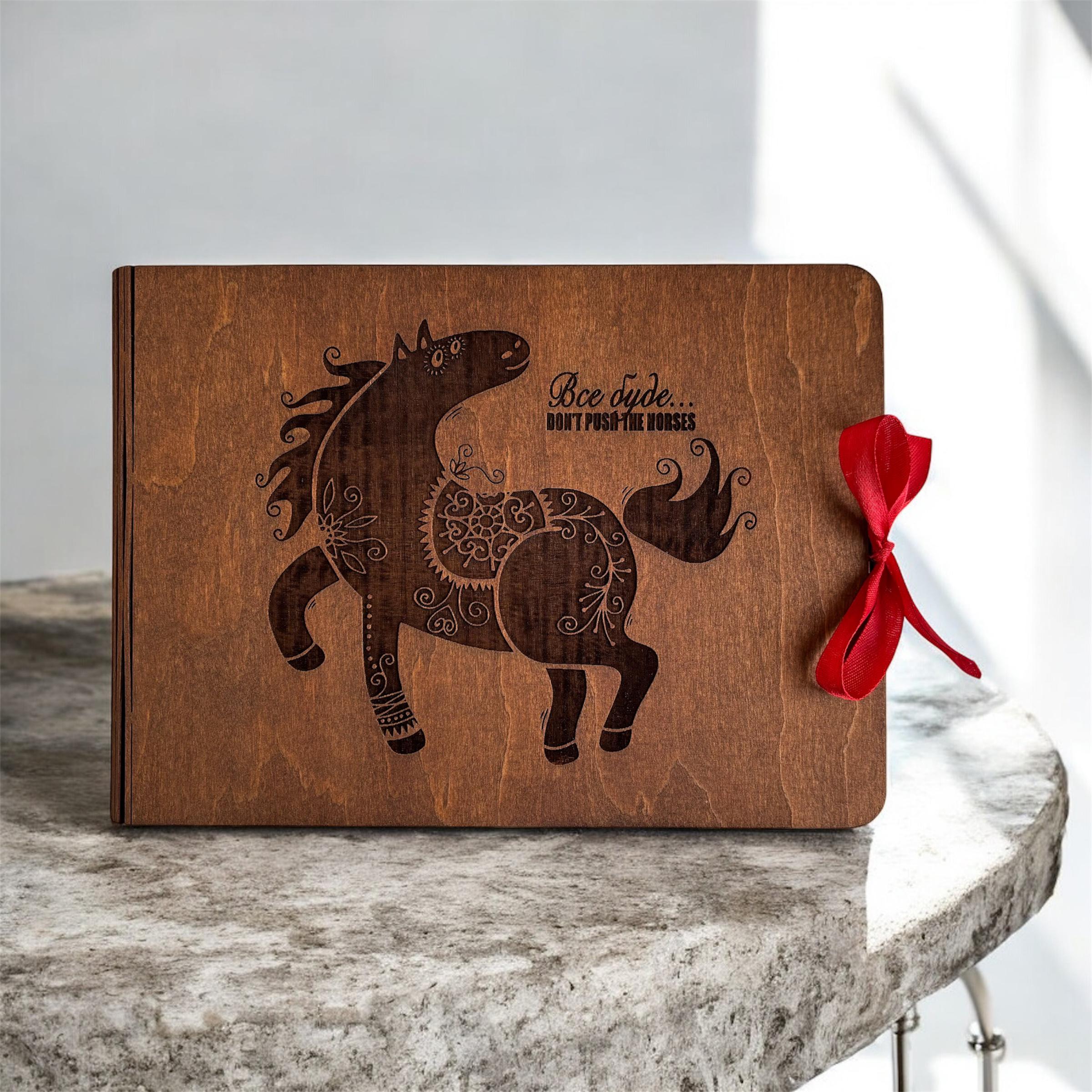 Фотоальбом деревянный на Новый год 2026 10x15 см (30822857)