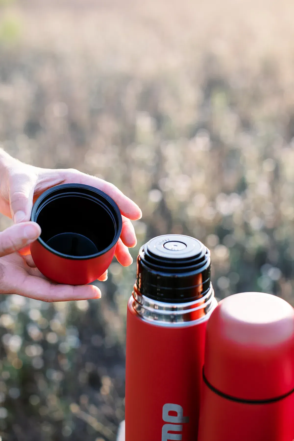 Термос для напитков Tramp Basic 0,5 л (UTRC-103-red) - фото 6 Термос для напитков Tramp Basic 0,5 л (UTRC-103-red) - фото 6