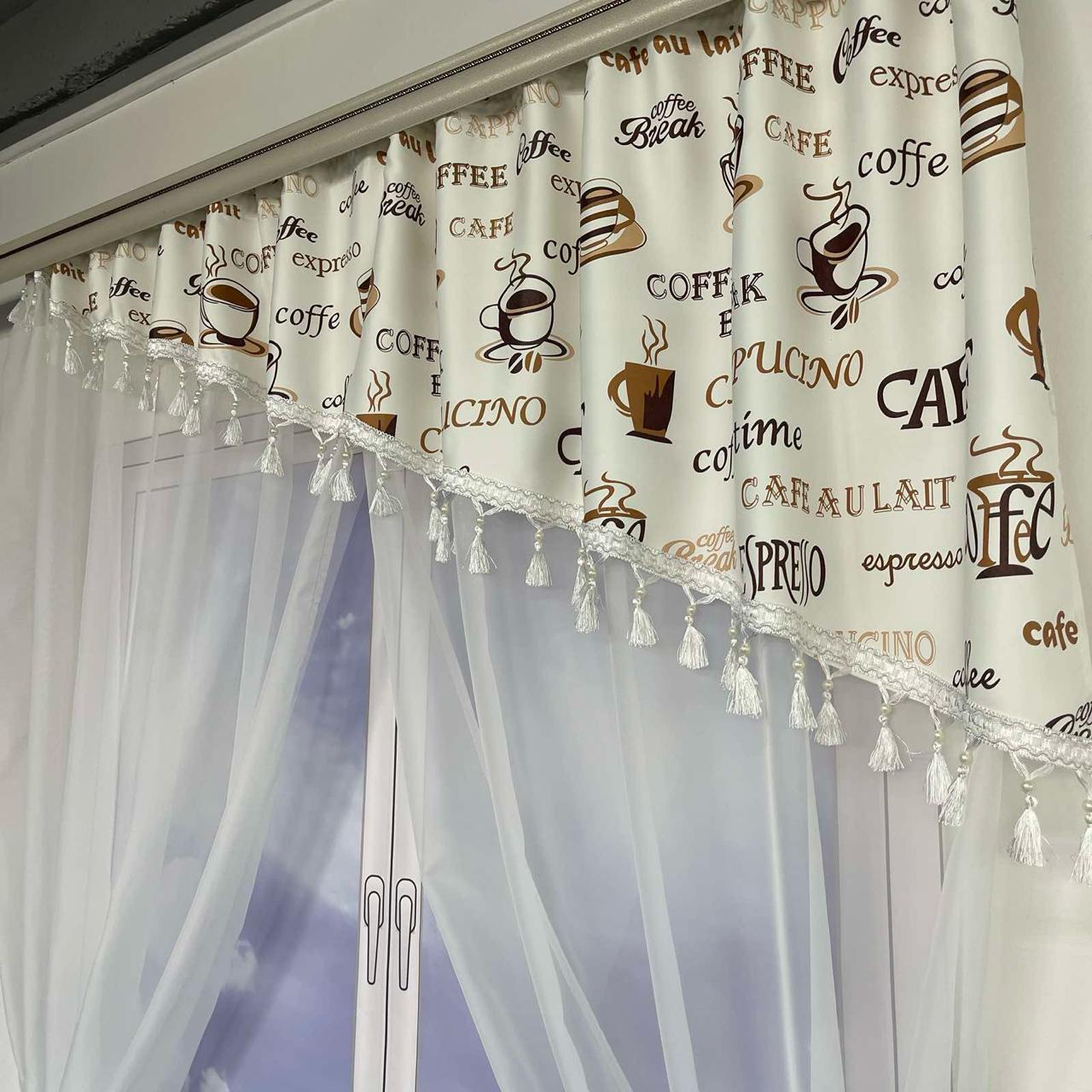 Занавіска з ламбрекеном Coffee Time шифон/атлас з бахромою на тасьмі з коричневим малюнком 3x1,8 м Білий (KU-620-4) - фото 3