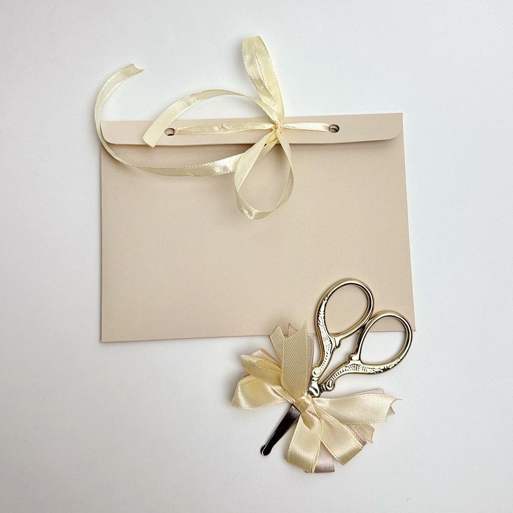 Конверт та ножиці Перший локон Бежевий - фото 2 Конверт та ножиці Перший локон Бежевий - фото 2