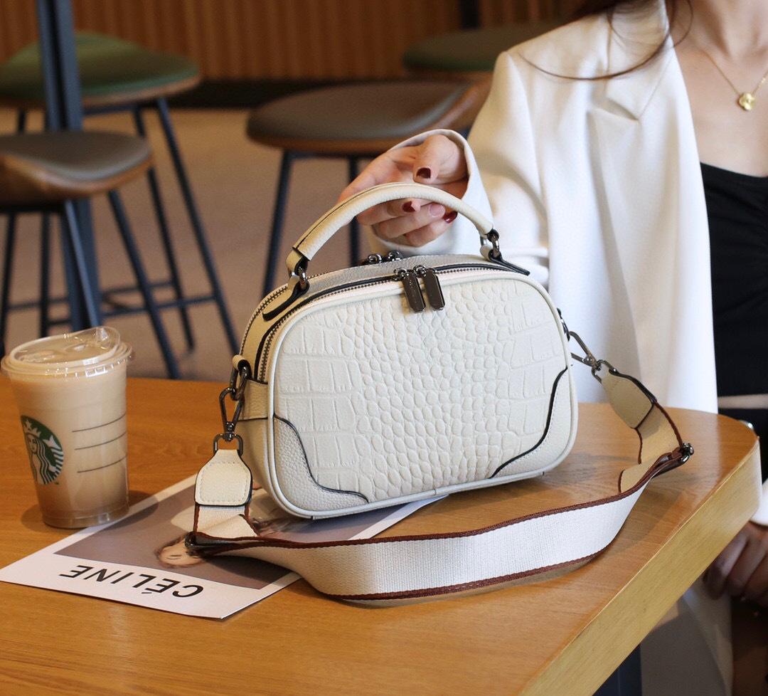Сумка женская Italian Bags Миледи кожаная через плечо White Сумка женская Italian Bags Миледи кожаная через плечо White