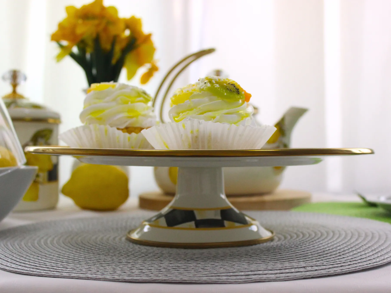 Тортівниця емальована Elmani SICILY з кришкою на ніжці (763-036) - фото 6