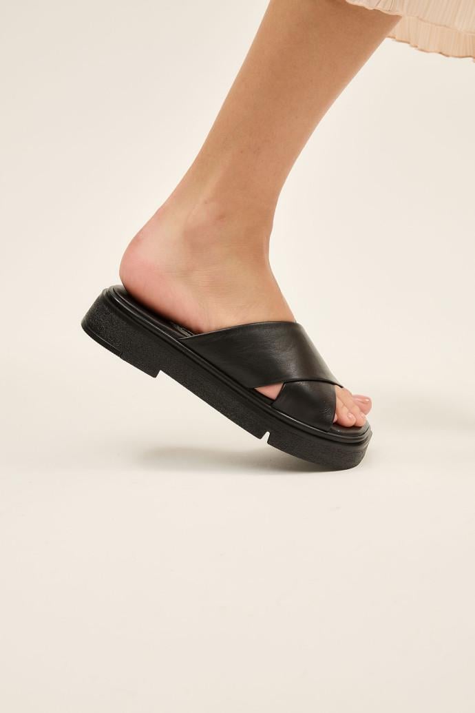 Шлепанцы женские Fabio Monelli 184834 р. 36 Черный (16754_36)