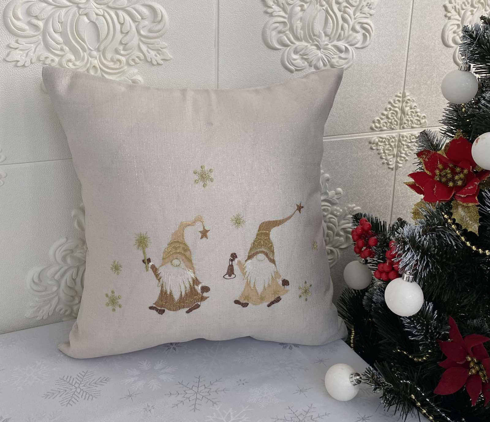 Наволочка новогодняя 40х40 см STP-5663 Beige (CN22532)