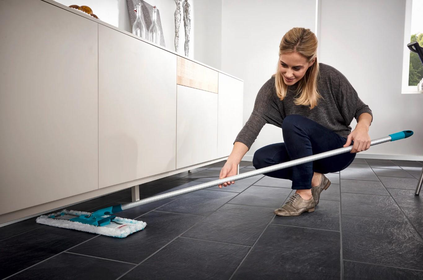 Швабра для підлоги Leifheit 55045 Profi XL micro duo алюмінієва (26357236) - фото 6 Швабра для підлоги Leifheit 55045 Profi XL micro duo алюмінієва (26357236) - фото 6