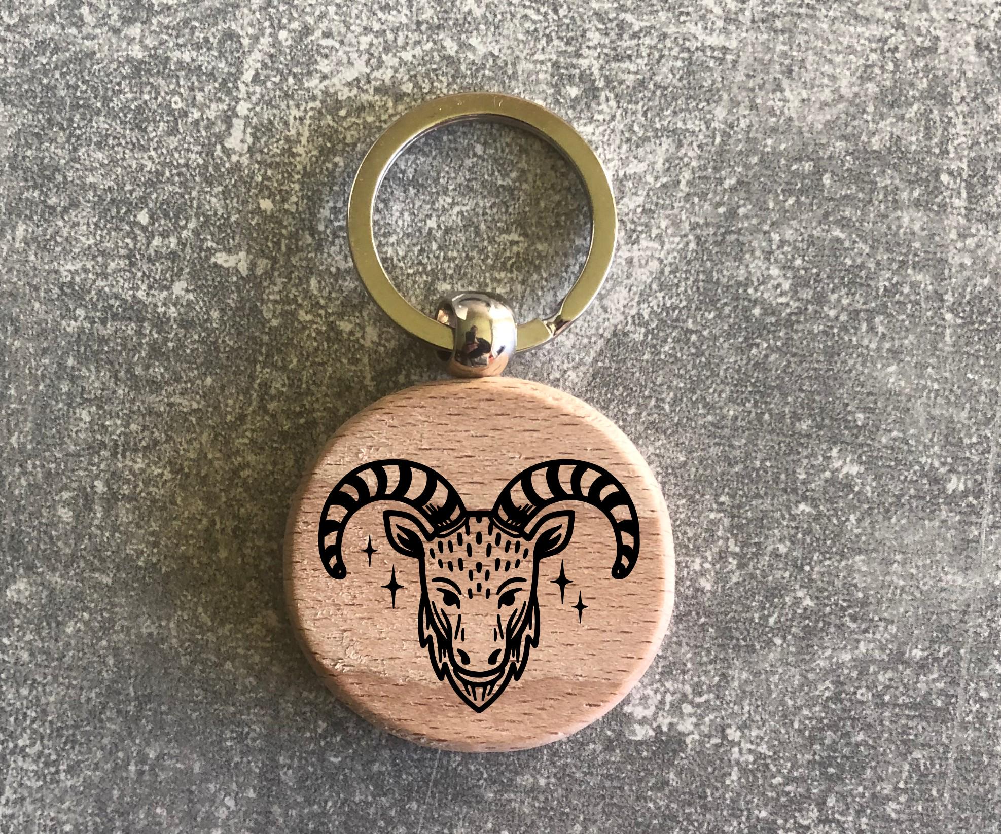 Брелок деревянный круглый с изображением зодиака "Овен" (15010204025) - фото 2