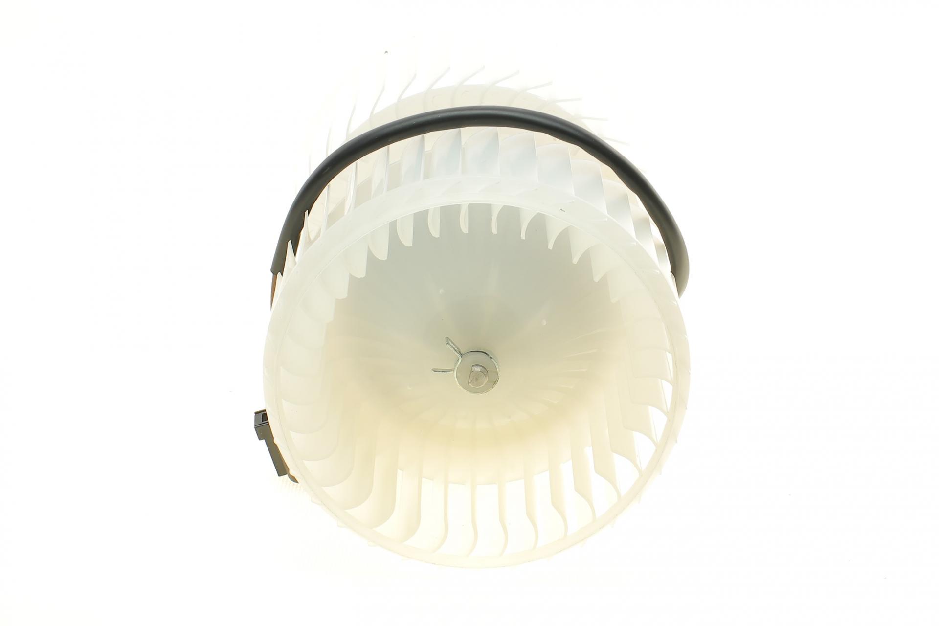 Моторчик печи NRF Audi A8 03-10 34190