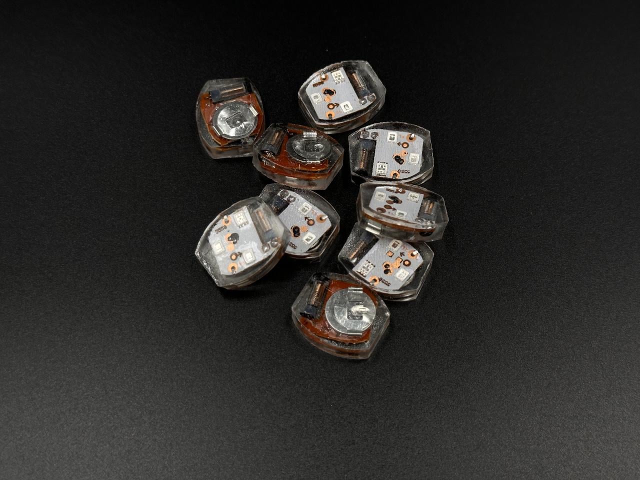 Світлодіоди на батарейках на 3 лампочки в корпусі 22 х 18 х 6 мм (AO-14)