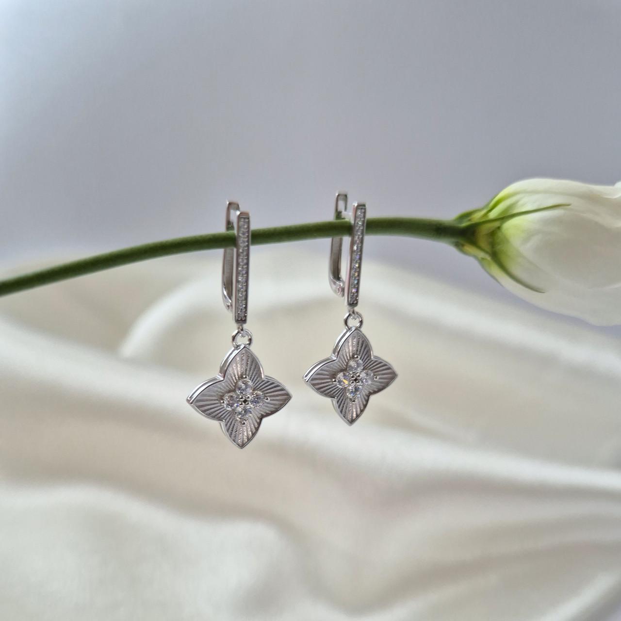 Серьги с подвеской цветок с белыми камнями серебро 925 пробы родированное 3,17 г (1597-1с)