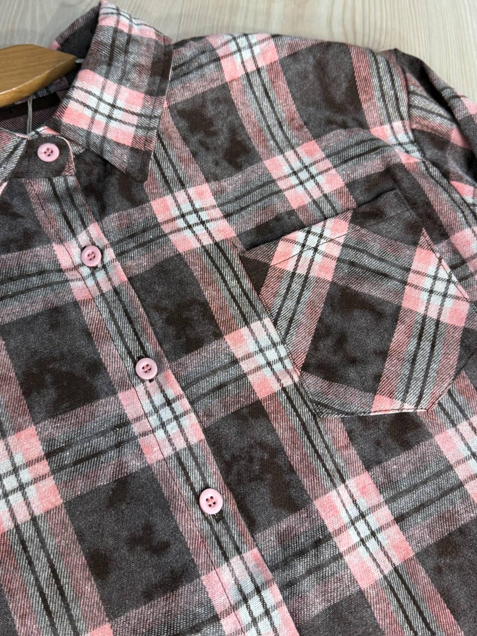Сорочка жіноча YZY 7765 в клітинку оверсайз широка варена OS Коричневий (4921) - фото 7 Сорочка жіноча YZY 7765 в клітинку оверсайз широка варена OS Коричневий (4921) - фото 7