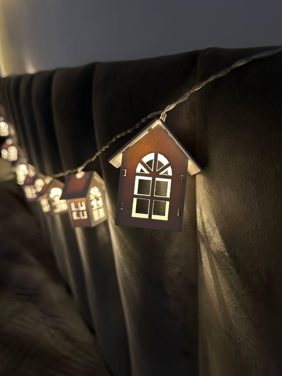 Гирлянда Домики деревянные 10 шт. 2 м на батарейках (H2M10L) - фото 2 Гирлянда Домики деревянные 10 шт. 2 м на батарейках (H2M10L) - фото 2