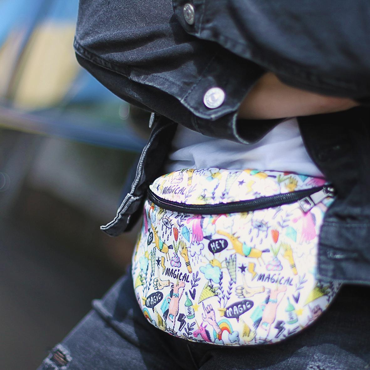 Сумка-бананка через плече та на пояс Presentville Bumbag Magic 27х16 см (BB_21M002_BL)