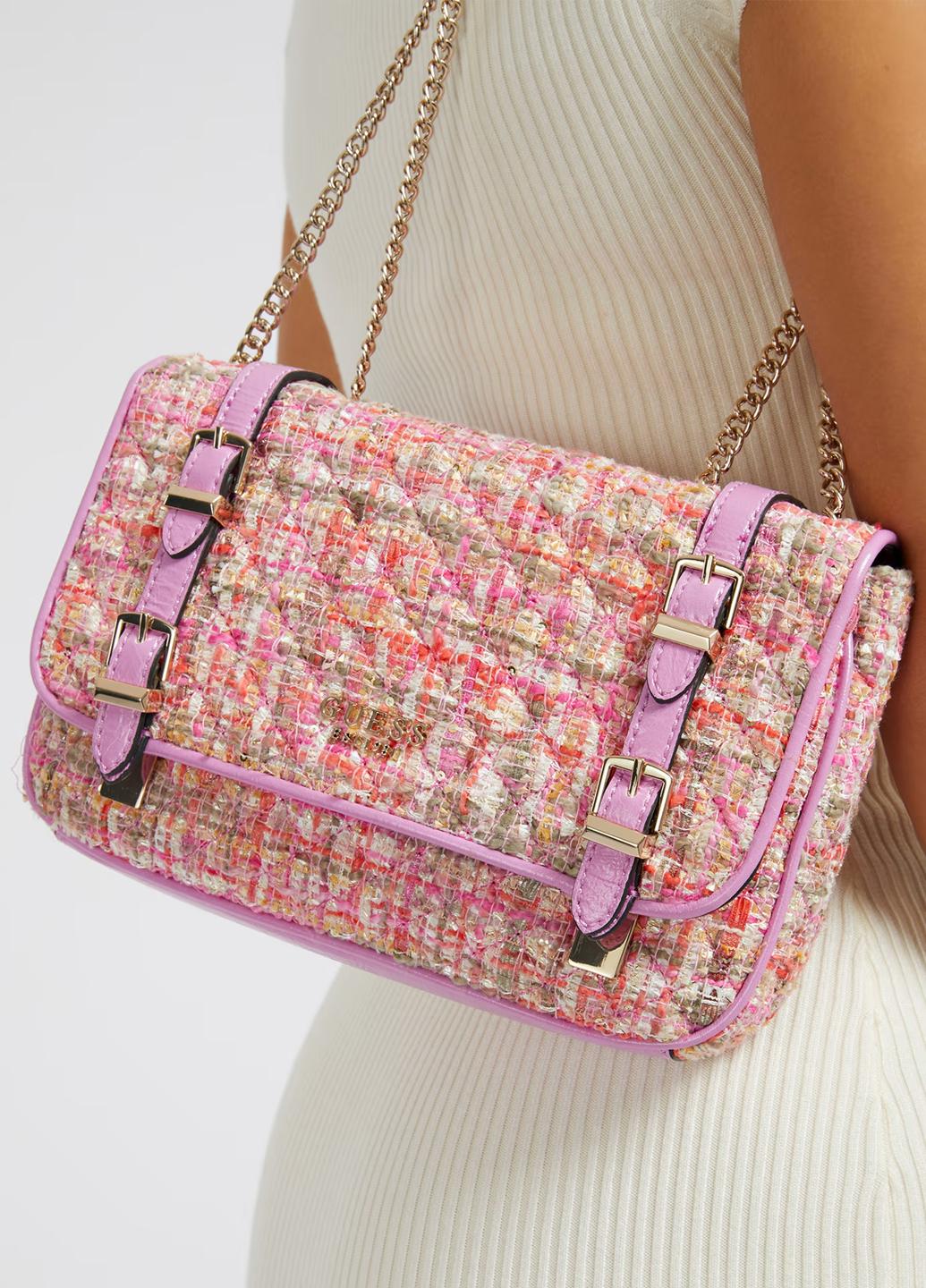 Сумка кросс боди женская твидовая Guess ADAM CONVERTIBLE XBODY FLAP HWTF8694210-FMU Фуксия - фото 11 Сумка кросс боди женская твидовая Guess ADAM CONVERTIBLE XBODY FLAP HWTF8694210-FMU Фуксия - фото 11