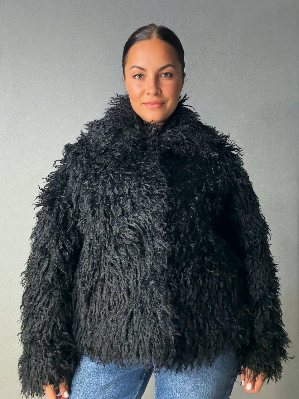 Шуба жіноча LADY YEP 10018 штучна під ламу з коміром M Чорний (5015) - фото 6 Шуба жіноча LADY YEP 10018 штучна під ламу з коміром M Чорний (5015) - фото 6