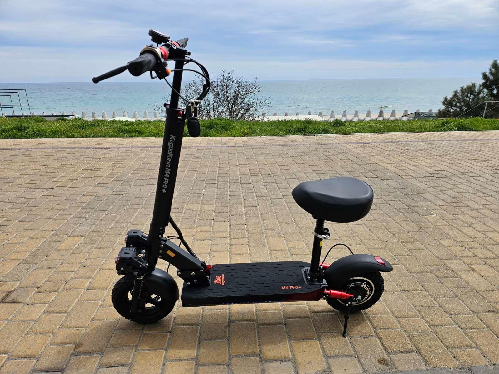 Электросамокат с сиденьем KugooKirin M4 PRO Plus 1000 W/18 Ah 2025 +3 фары - фото 2 Электросамокат с сиденьем KugooKirin M4 PRO Plus 1000 W/18 Ah 2025 +3 фары - фото 2