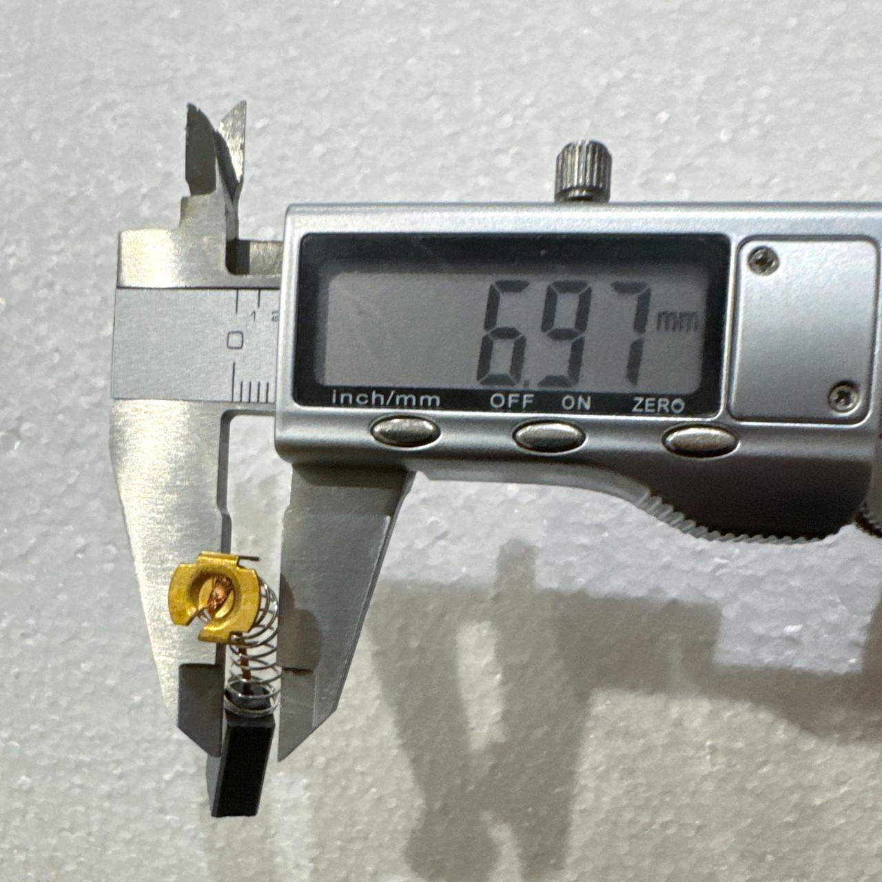 Щетки угольные А071 для болгарки DWT 150/180 пружина ус 6х10х16 мм (2028795763) - фото 4