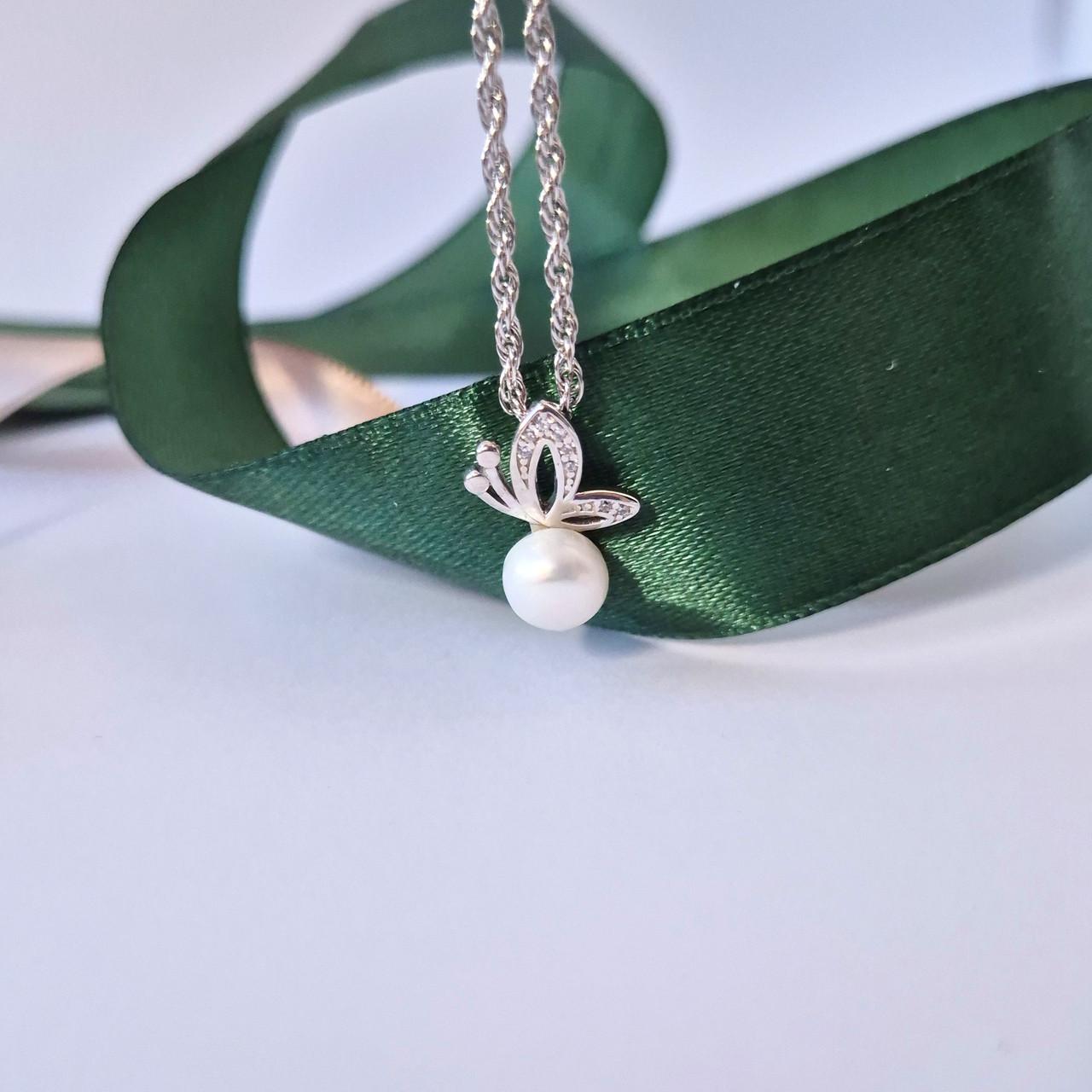 Подвеска кулон бабочка с белой жемчужиной имитация серебро 925 пробы родированное 1,74 г (лк0142рп)