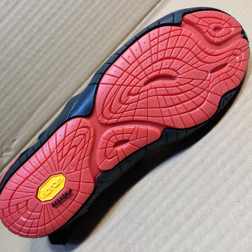 Ботинки Furoshiki Vibram средней высоты р. 40-41 Черно-красный (08100) - фото 6 Ботинки Furoshiki Vibram средней высоты р. 40-41 Черно-красный (08100) - фото 6