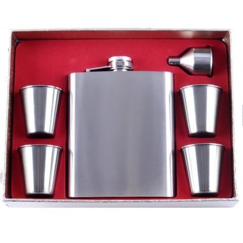 Фляга з чарками та лійкою в подарунковій упаковці 540 мл (371513)