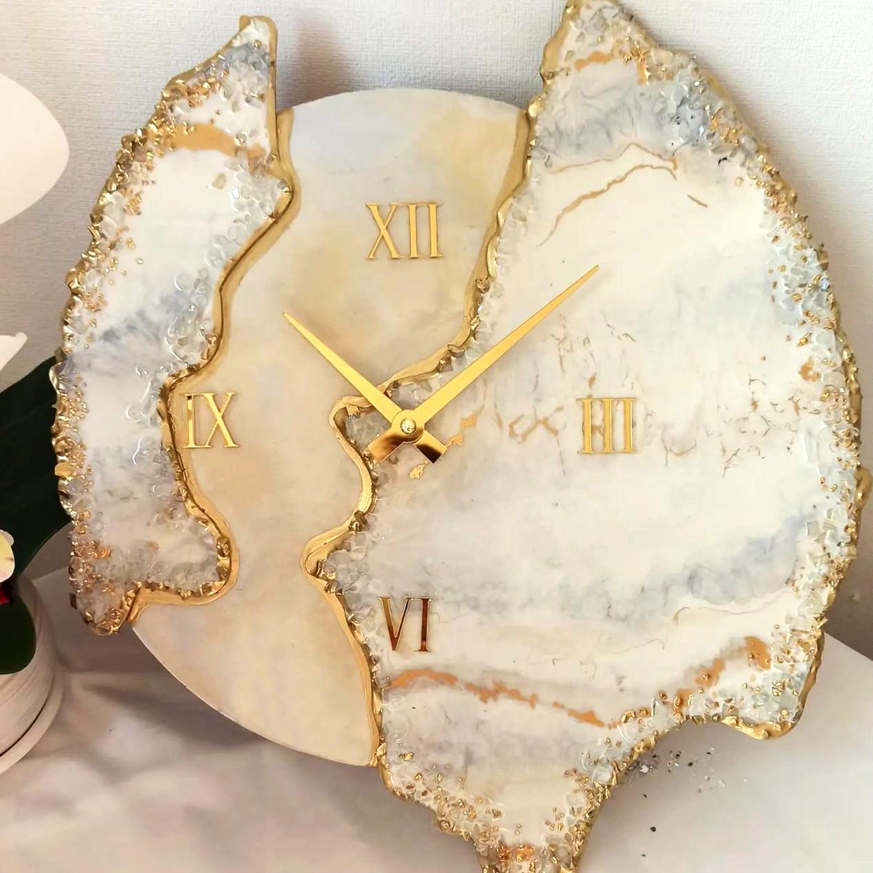 Часы объемные настенные из эпоксидной смолы Лепестки 40 см