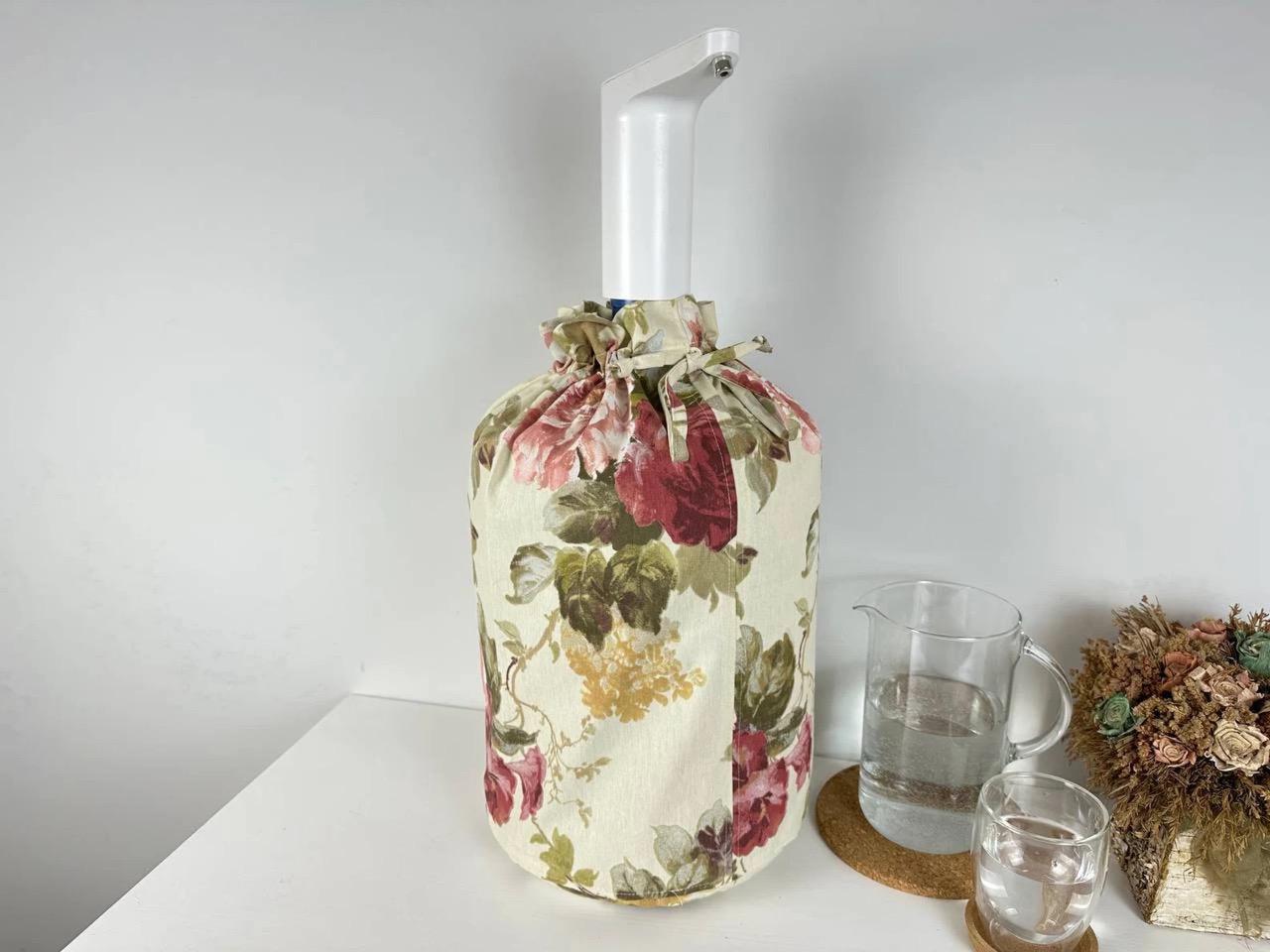 Чохол текстильний з тефлоном на пластиковий бутль 19 л квіти Чохол текстильний з тефлоном на пластиковий бутль 19 л квіти