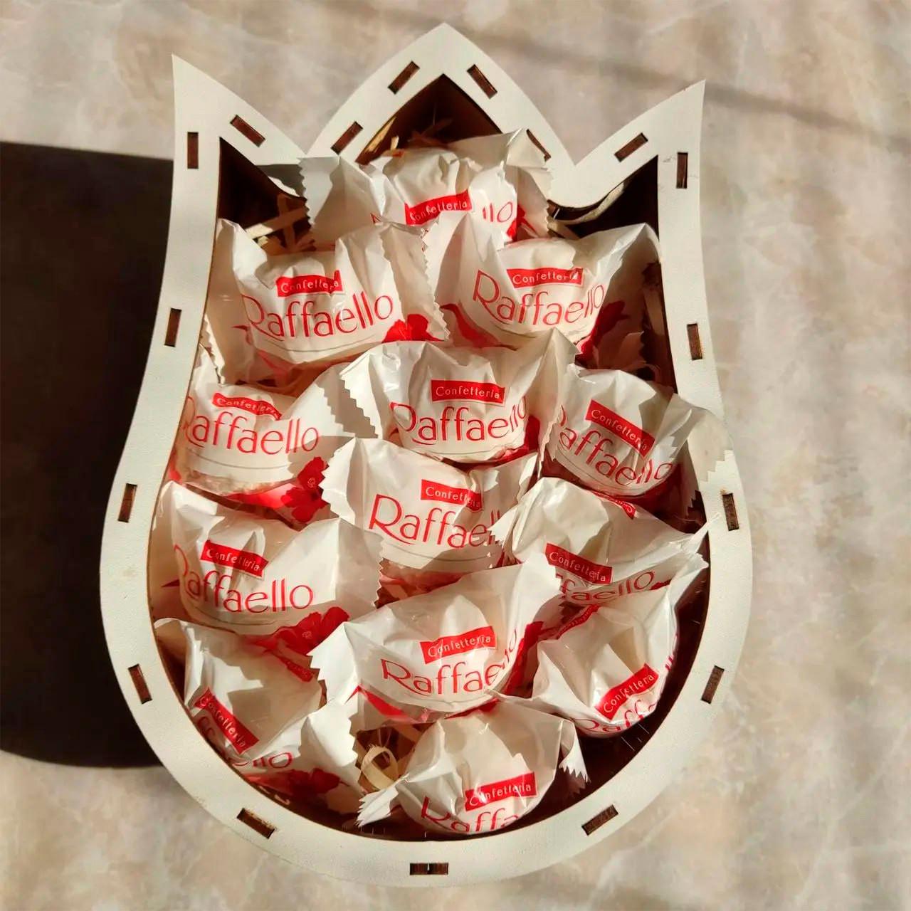 Подарочный бокс из конфет Raffaello для девушки (ar45)