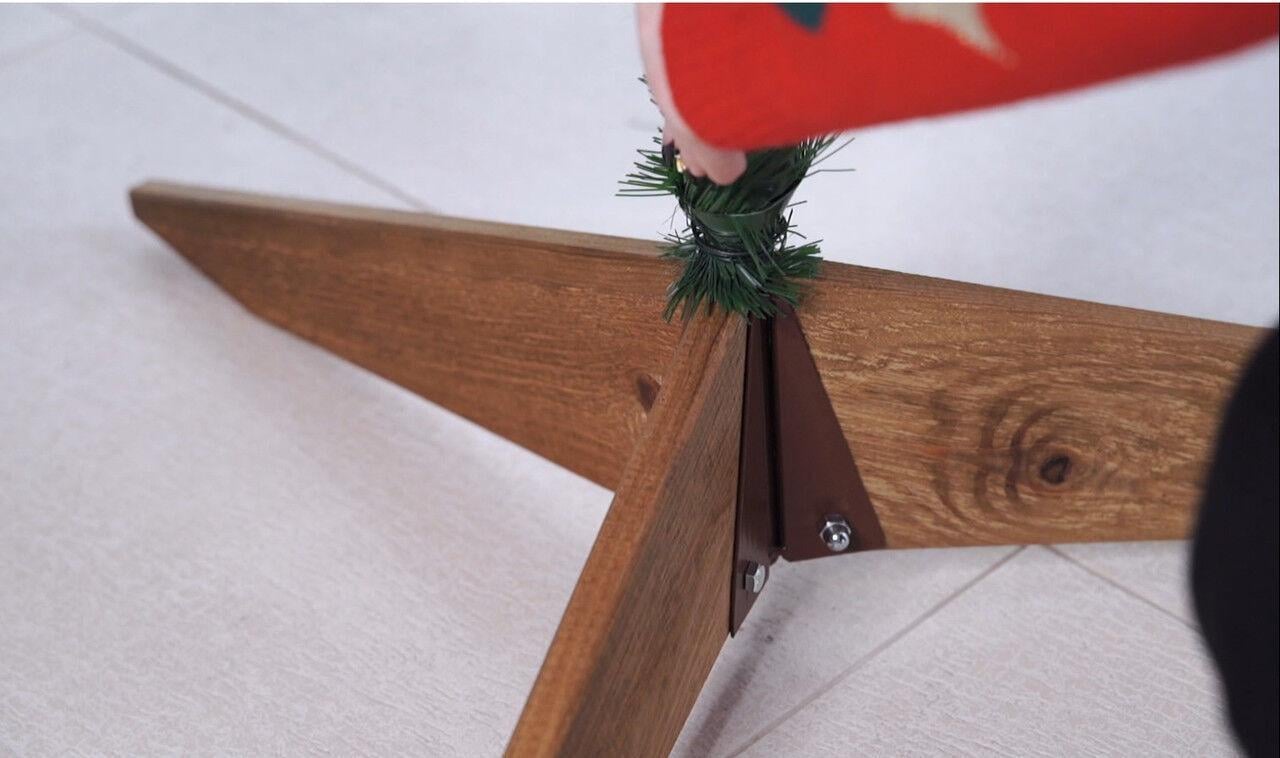 Штучна ялинка HVOYA на дерев’яній підставці 180 см Зелений (300/1/180/G) - фото 8