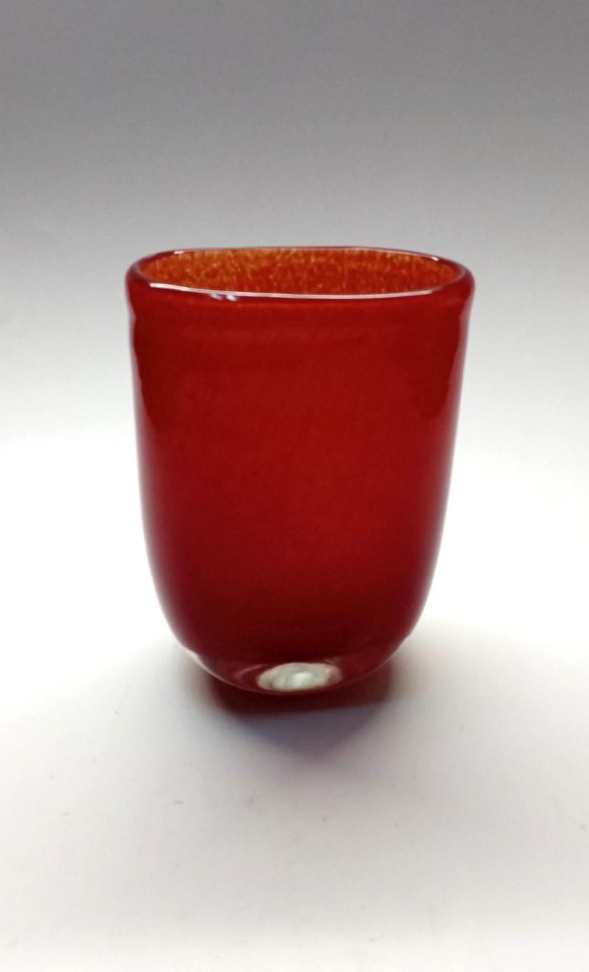 Ваза стеклянная Гутняр 18х8х13 см Красный - фото 1 Ваза стеклянная Гутняр 18х8х13 см Красный - фото 1