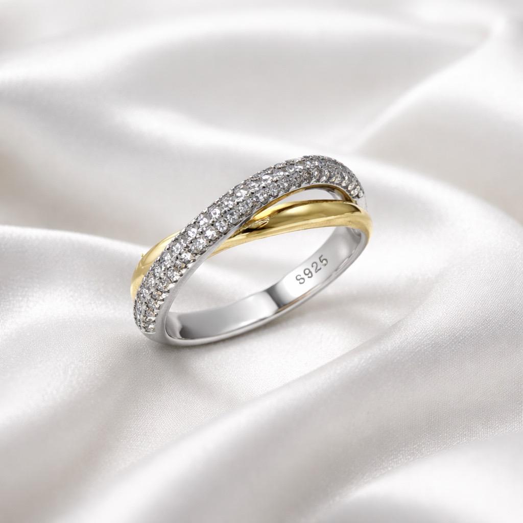 Кольцо серебрянное LoveR с волнистой дорожкой фианитов и золотистым акцентом р. 19