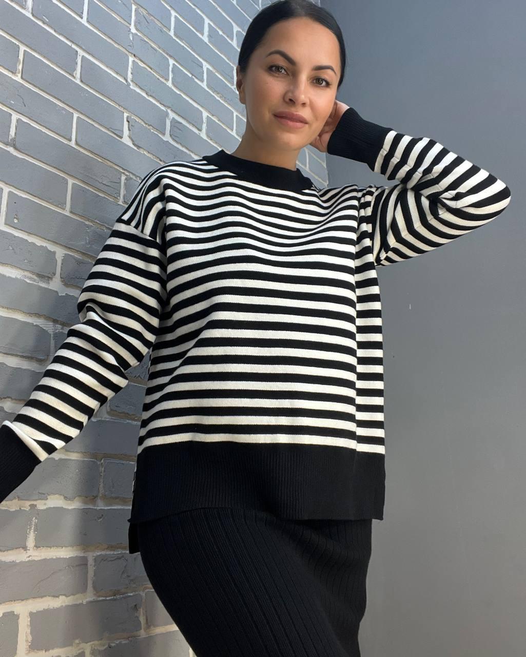 Свитер женский ACCORDDREAM 9880 полоса оверсайз разрезы по бокам р. 44-48 Черный (3022)