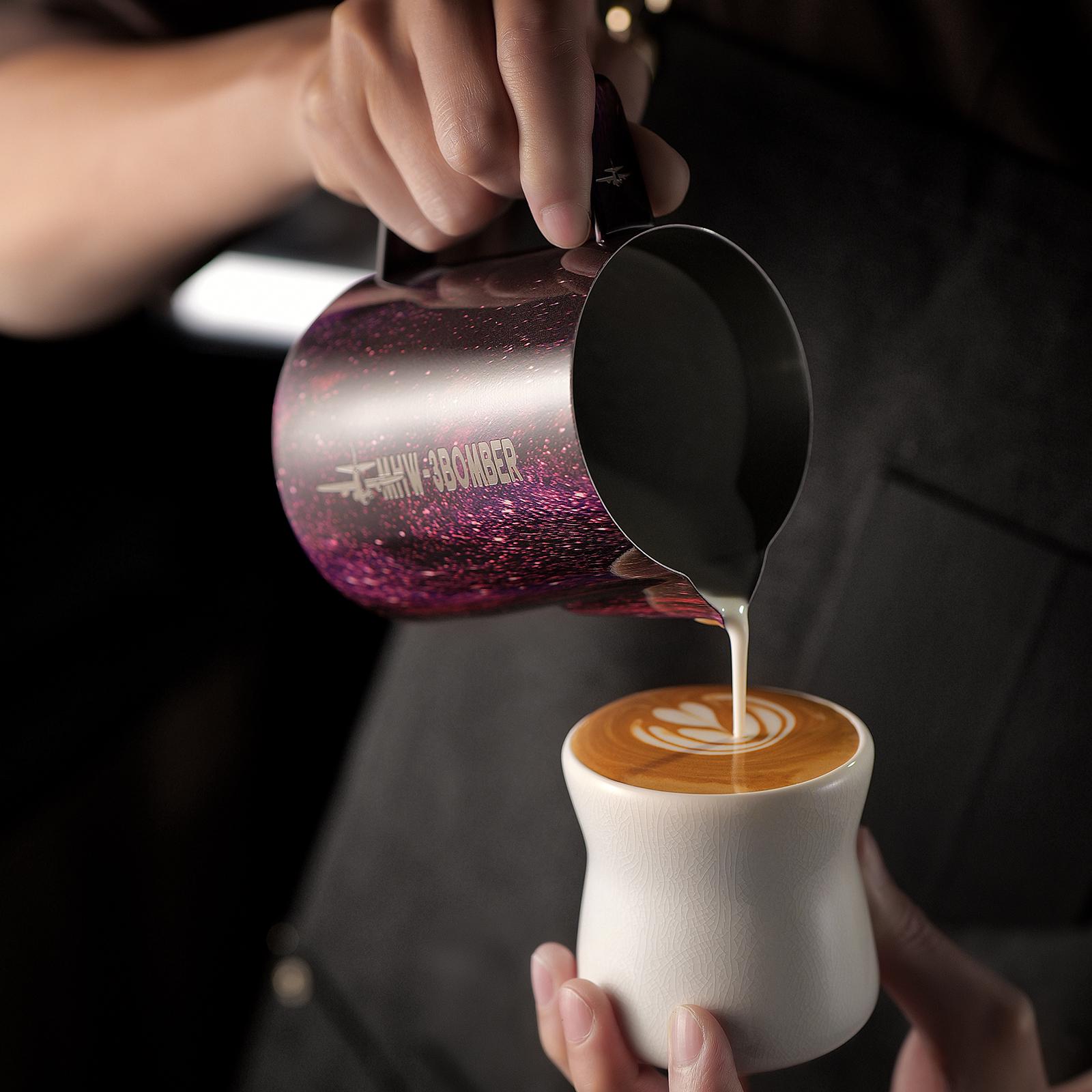 Питчер с ручкой для молока MHW-3BOMBER 3.0 600 мл Фиолетовый (P5011S) - фото 2 Питчер с ручкой для молока MHW-3BOMBER 3.0 600 мл Фиолетовый (P5011S) - фото 2