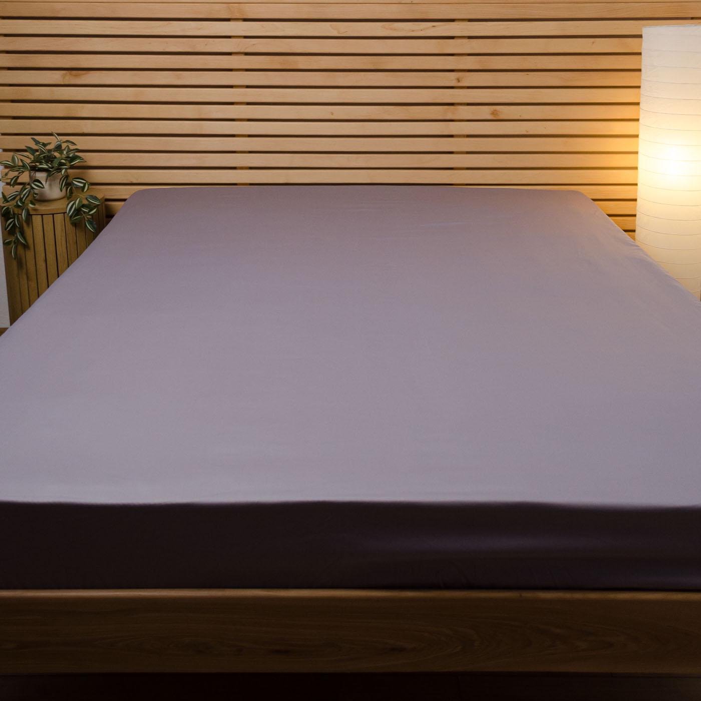 Простынь на резинке двуспальная сатин 100% хлопок 125 г/м2 160х200х25 см Серый (chn-pnr-sa-160-25-grey) - фото 1 Простынь на резинке двуспальная сатин 100% хлопок 125 г/м2 160х200х25 см Серый (chn-pnr-sa-160-25-grey) - фото 1