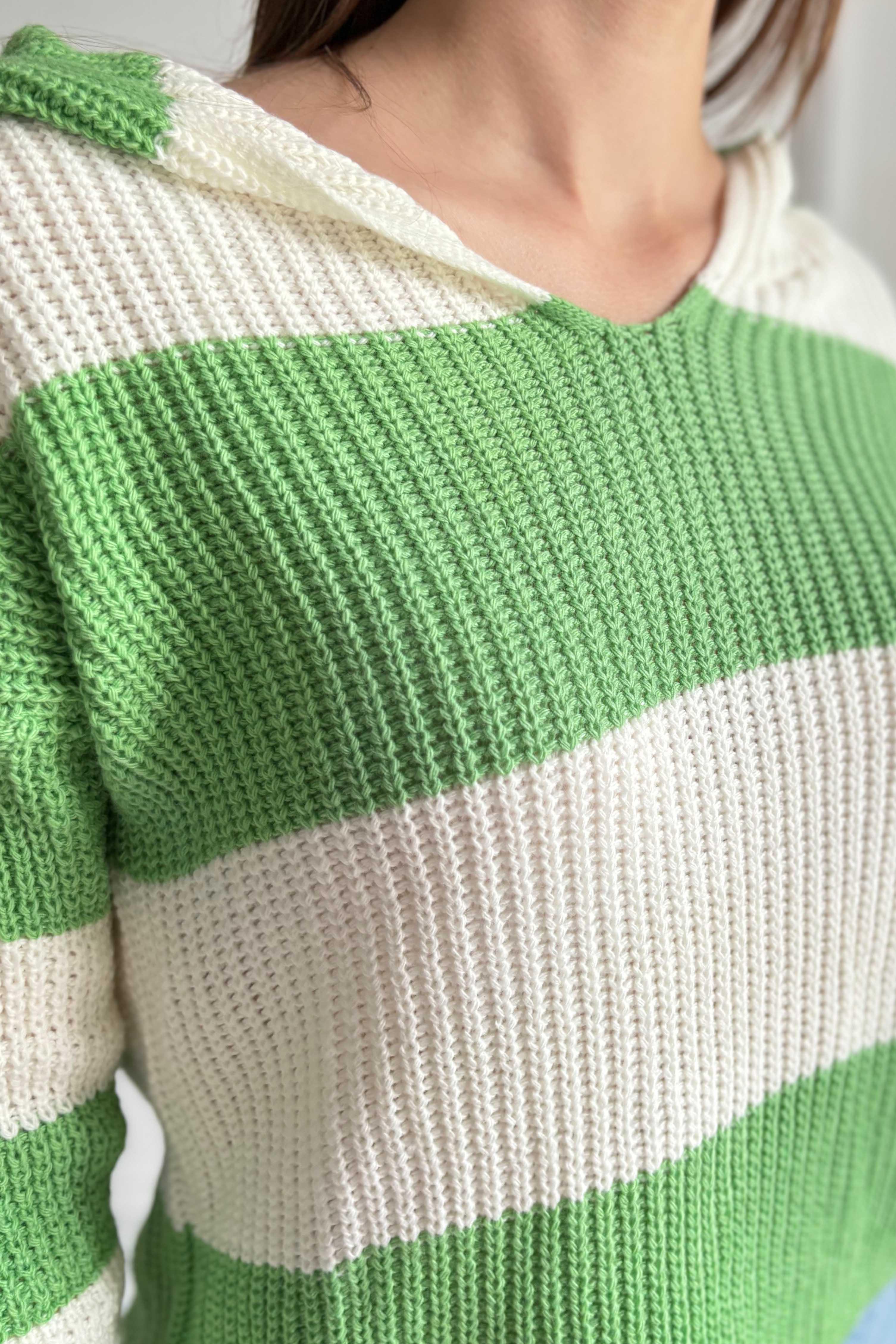Свитер женский вязаный с капюшоном L Бело-салатовый (184517) - фото 4