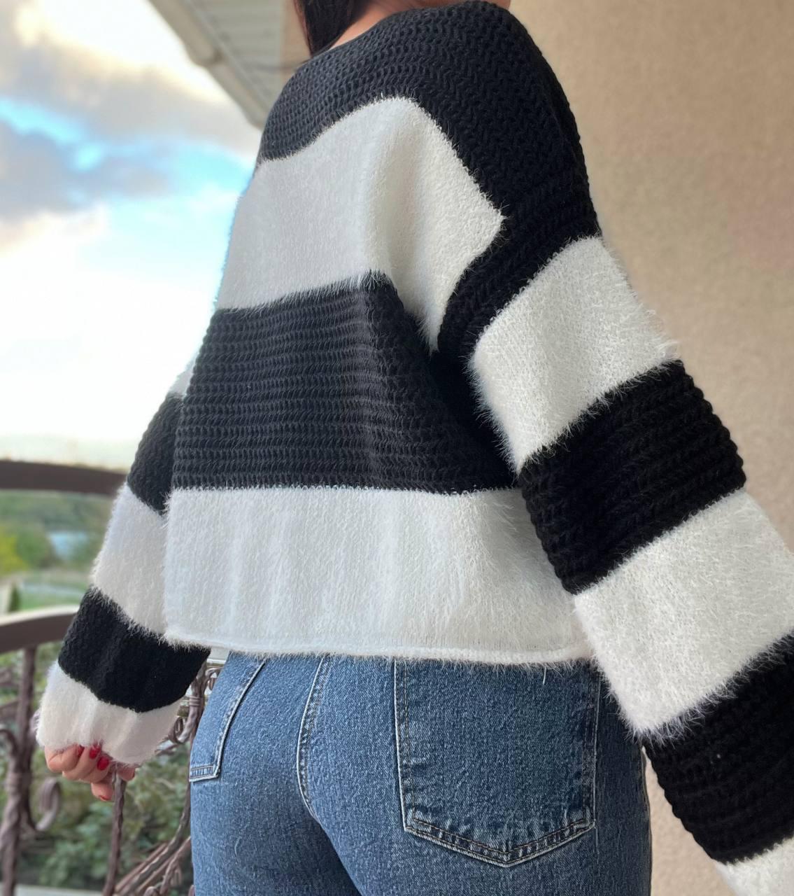 Светр жіночий A-N 1203 широка смуга комбинований плетіння ангора широкі рукава OS Чорний (2956) - фото 2