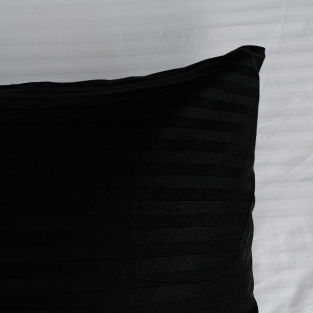 Наволочка на подушку YouStar страйп сатин 125 г/м2 70х70 см 1 шт. Черный (nav-sst-70x70-black) - фото 4