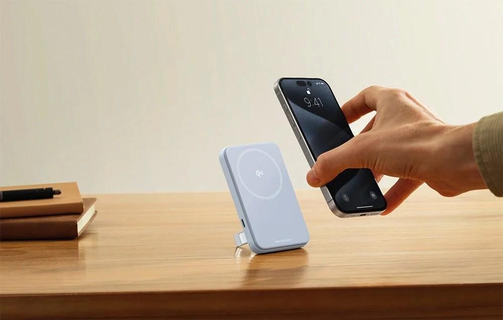 Повербанк EcoFlow Rapid Magnetic 5000 mAh Light Blue (EF-RAPID5000-L-EU) - фото 5 Повербанк EcoFlow Rapid Magnetic 5000 mAh Light Blue (EF-RAPID5000-L-EU) - фото 5