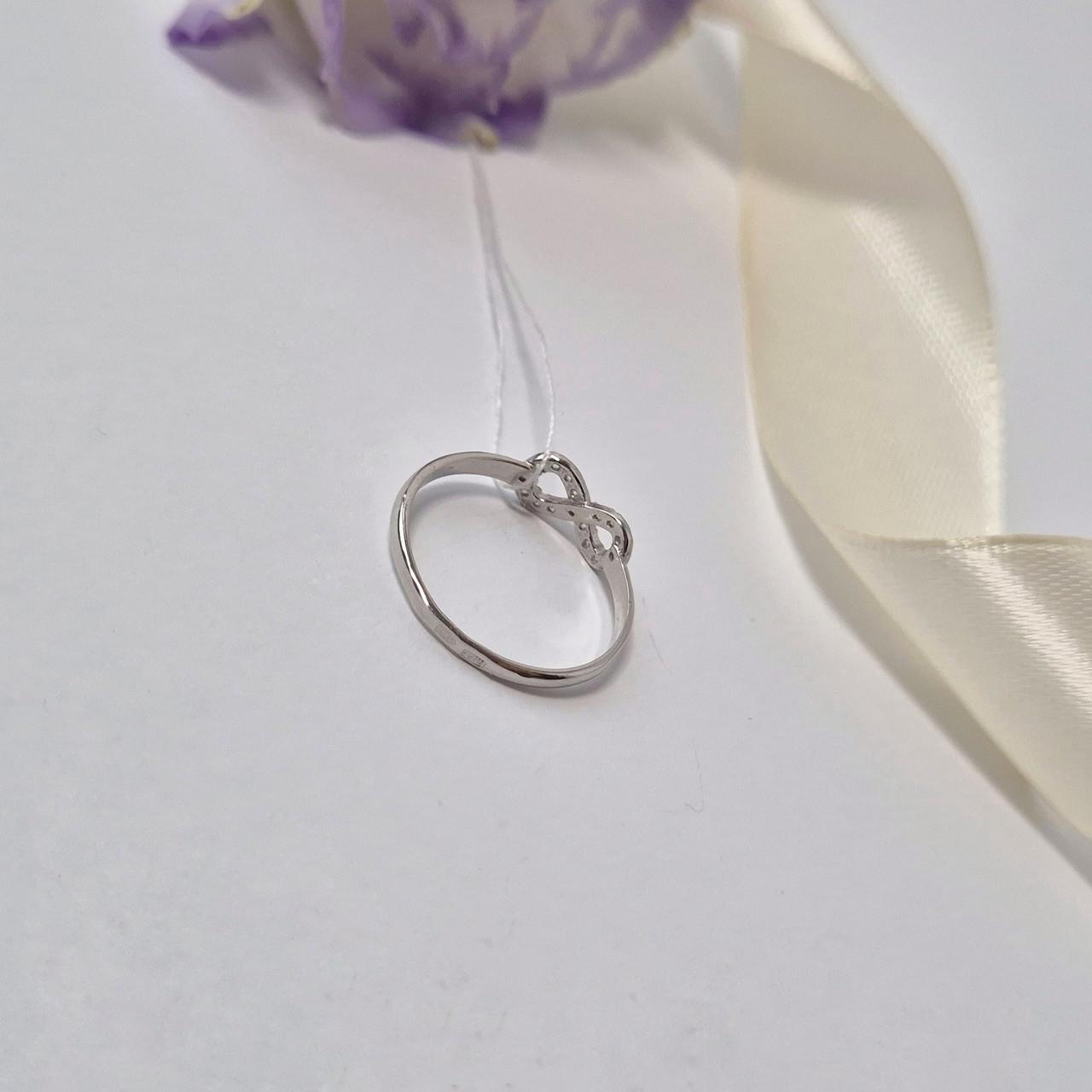 Каблучка нескінченність із білими каменями срібло 925 проби родоване 0,85 г р. 17,5 (1118r) - фото 2