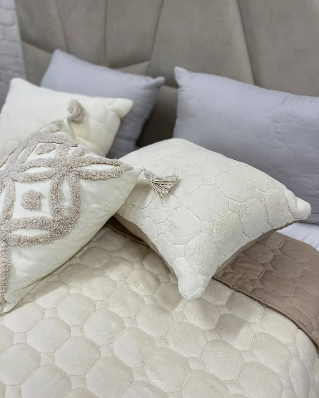 Покрывало двухстороннее из микрофибры 210х230 см с подушками 2 шт. 40х60 см Белый (Д-cap-podush-002) - фото 3 Покрывало двухстороннее из микрофибры 210х230 см с подушками 2 шт. 40х60 см Белый (Д-cap-podush-002) - фото 3