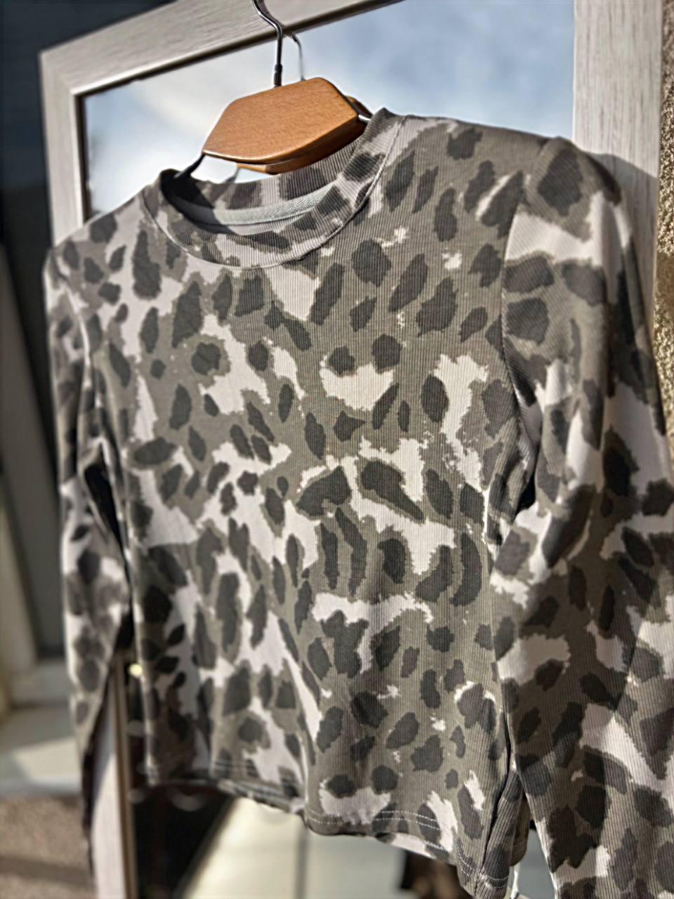 Реглан женский A-N 2761 лонгслив рубчик леопардовый принт OS Оливковый (2749) - фото 6 Реглан женский A-N 2761 лонгслив рубчик леопардовый принт OS Оливковый (2749) - фото 6