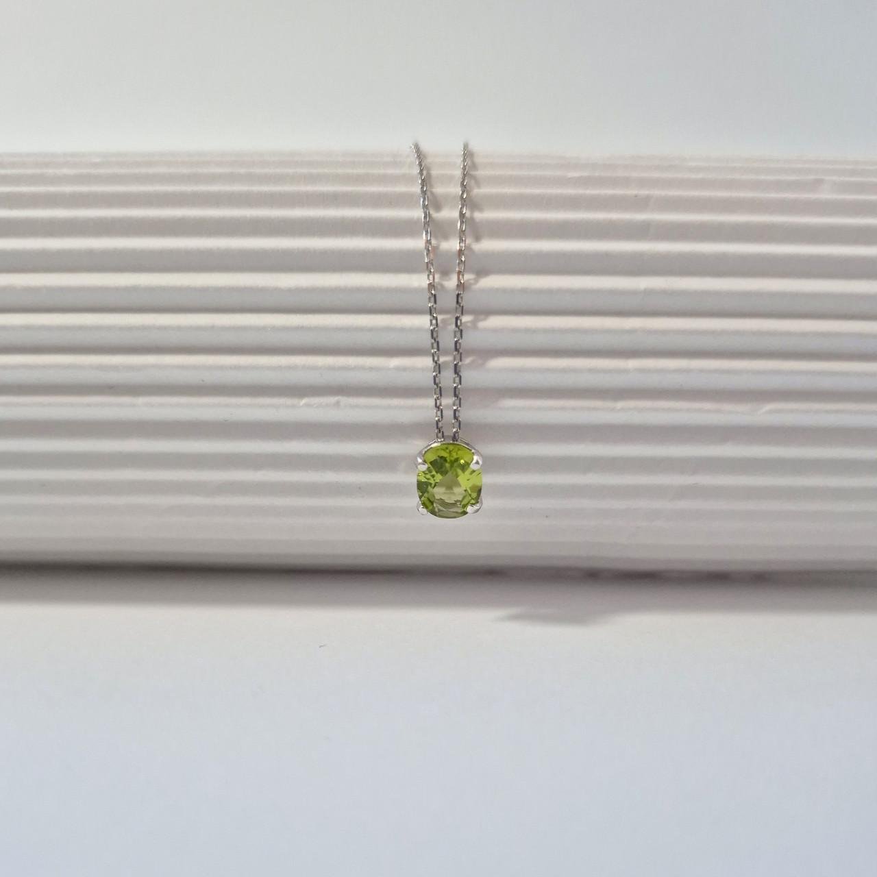 Колье с подвеской Овал с хризолитом 45-50 см серебро 925 проба родированное 1,93 г (1457)