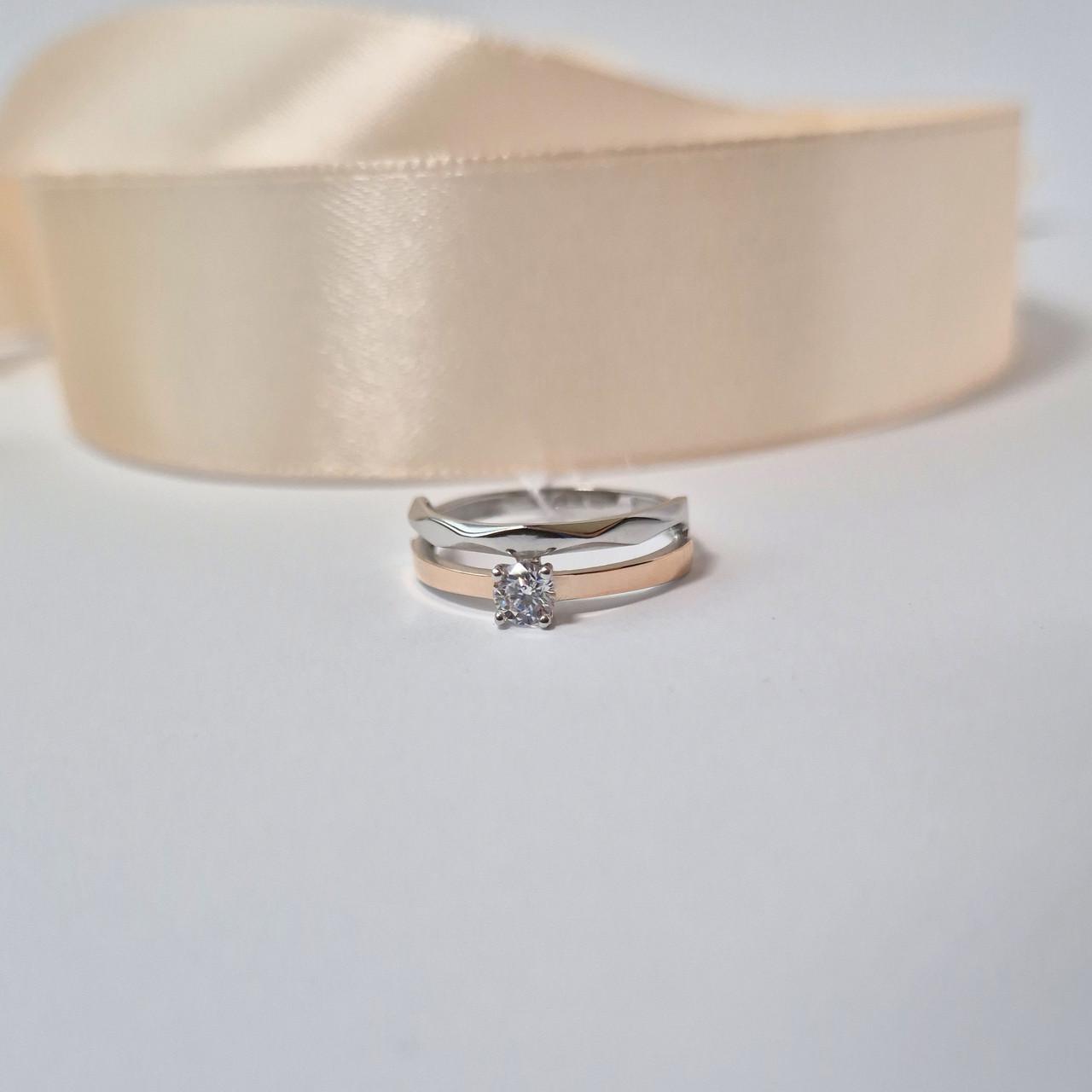 Кольцо с золотой пластиной с белым камнем серебро 925 пробы золото 375 р. 16,5 (1571) Кольцо с золотой пластиной с белым камнем серебро 925 пробы золото 375 р. 16,5 (1571)