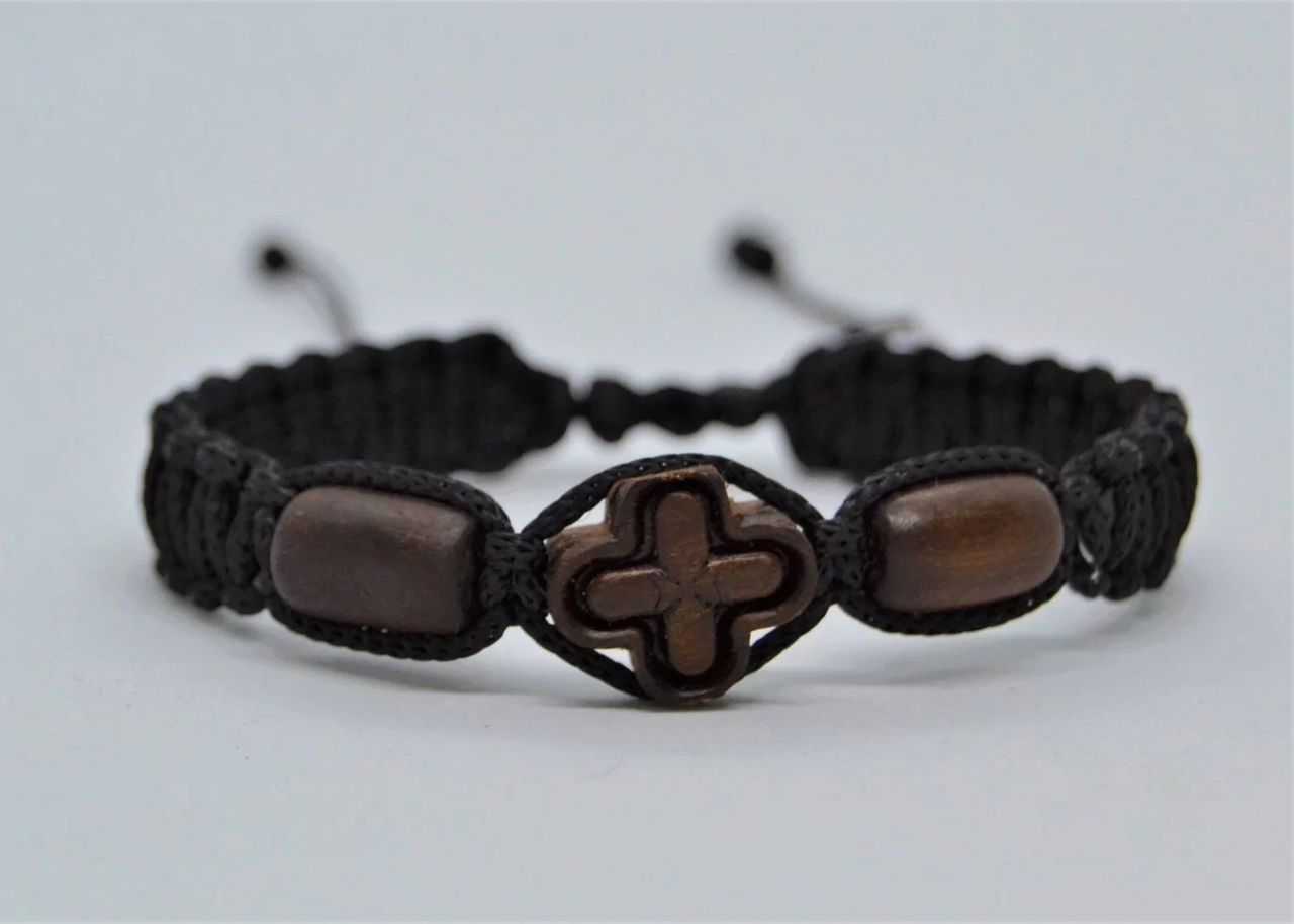 Браслет плетенный крест самшит (1755-012)