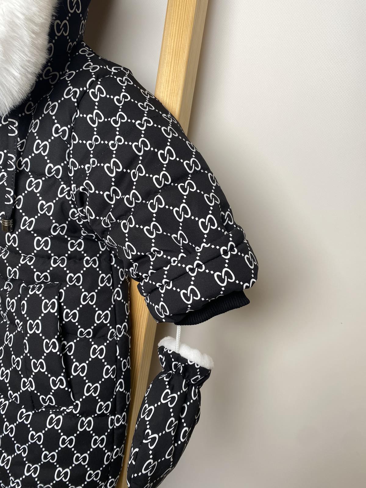 Дитячий зимовий комбінезон з пінетками та рукавичками 80 см Чорний (21321) - фото 4 Дитячий зимовий комбінезон з пінетками та рукавичками 80 см Чорний (21321) - фото 4