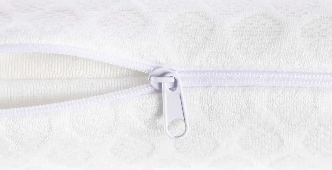 Подушка ортопедична дитяча Qmed Breathable Kid Pillow з перфорацією - фото 3