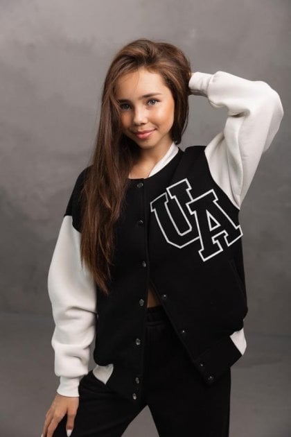 Бомбер на кнопках для девочки 134 см Черный (126871)