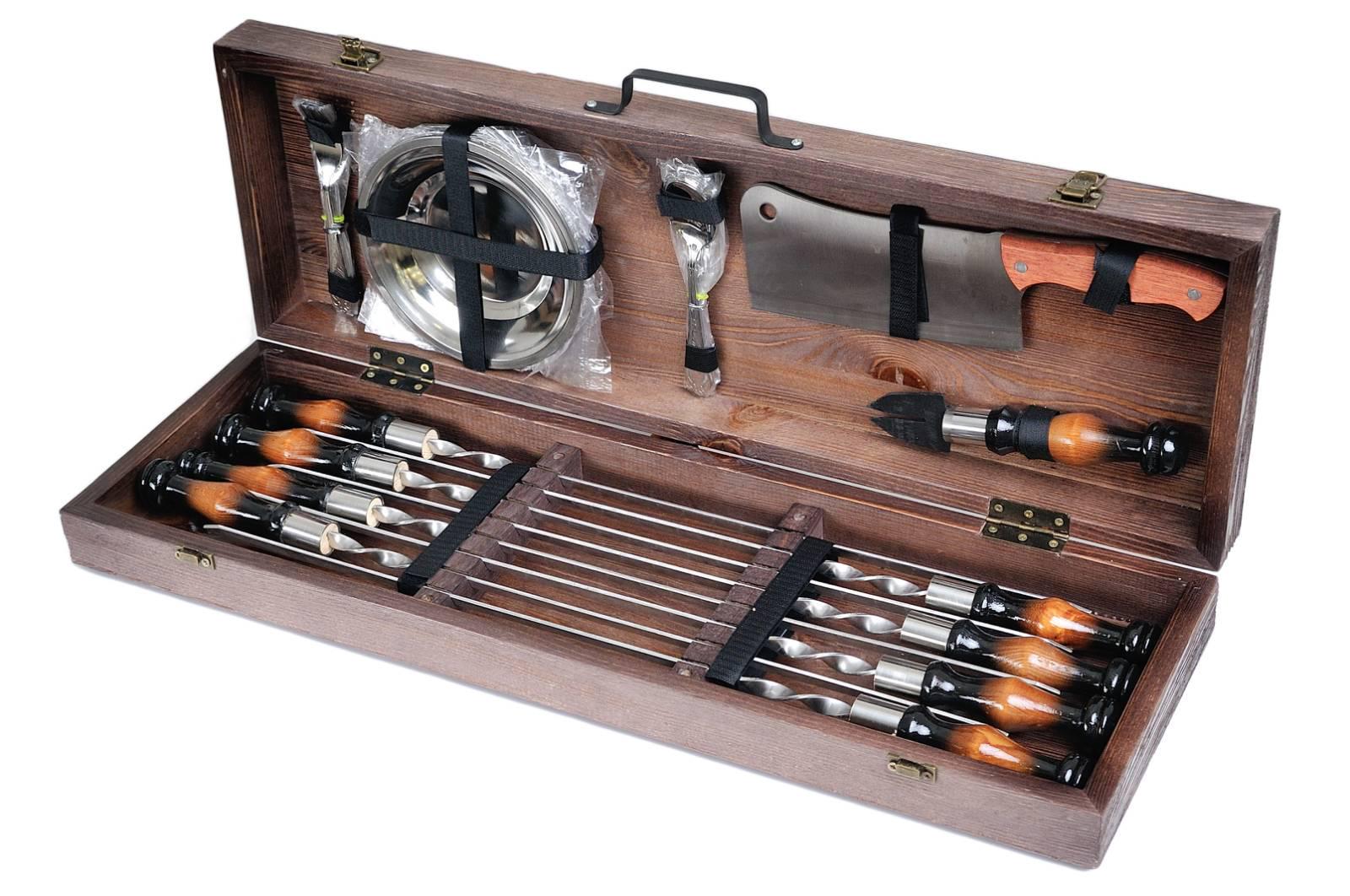 Подарочный набор Турист шампуры с тарелками и приборами в деревянном чехле