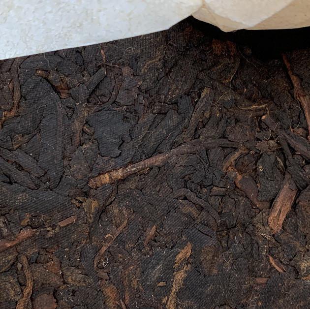 Чай элитный Шу пуэр Yunnan Chi Tse Been Cha 2005 года блин 357 г - фото 3 Чай элитный Шу пуэр Yunnan Chi Tse Been Cha 2005 года блин 357 г - фото 3