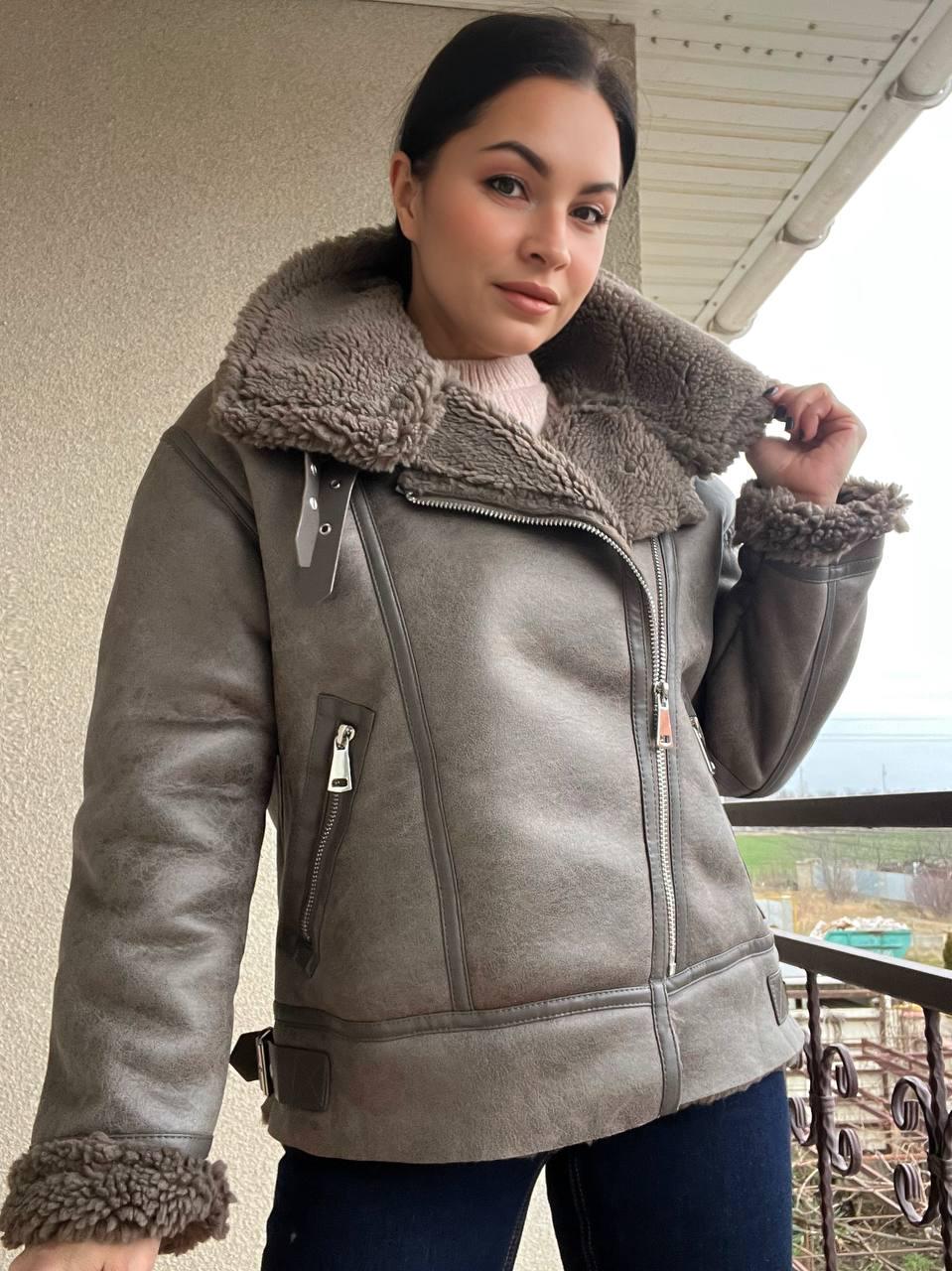 Дублянка жіноча Aftf Basic 243 середньої довжини з екозамші на блискавці з хутром L Капучино (3292) - фото 8 Дублянка жіноча Aftf Basic 243 середньої довжини з екозамші на блискавці з хутром L Капучино (3292) - фото 8