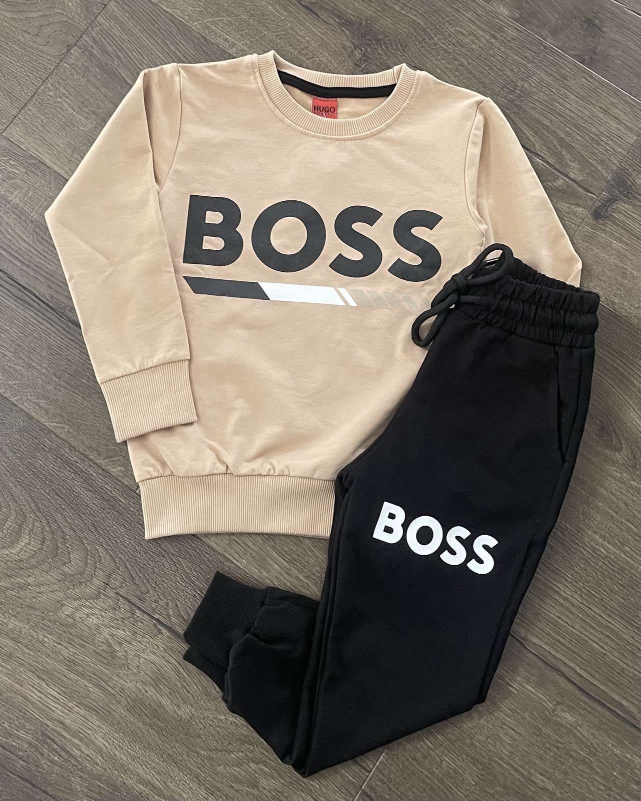 Костюм на мальчика BOSS свитшот/джогеры 11-12 лет 146-152 см Бежево-черный (25202247) - фото 2 Костюм на мальчика BOSS свитшот/джогеры 11-12 лет 146-152 см Бежево-черный (25202247) - фото 2